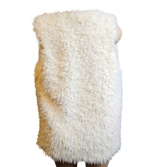 B Sweet faux fur vest - Picture 8 of 9